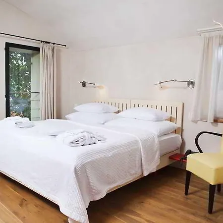 Hotell Bellevue Benesov (Central Bohemian)