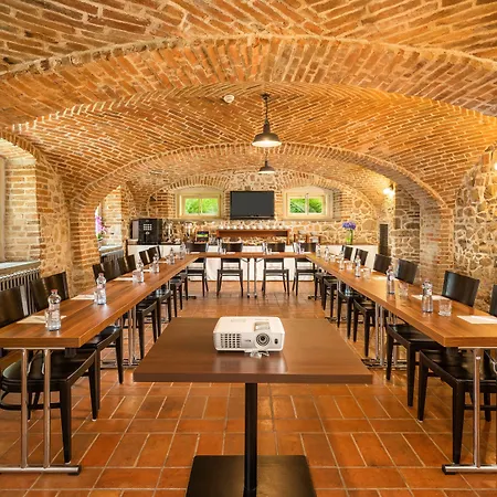 Hotell Bellevue Benesov (Central Bohemian)