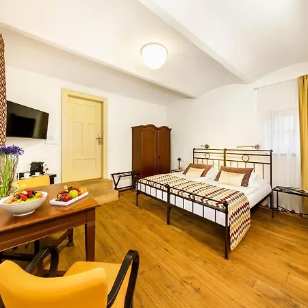 Hotel Bellevue Benesov 4*